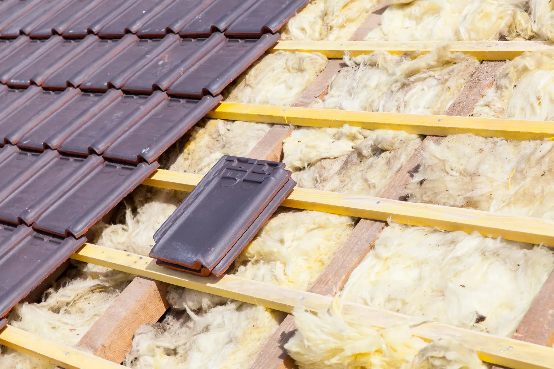 How to Insulate a Log Cabin: Roof, Floor and Double Walls Done Right