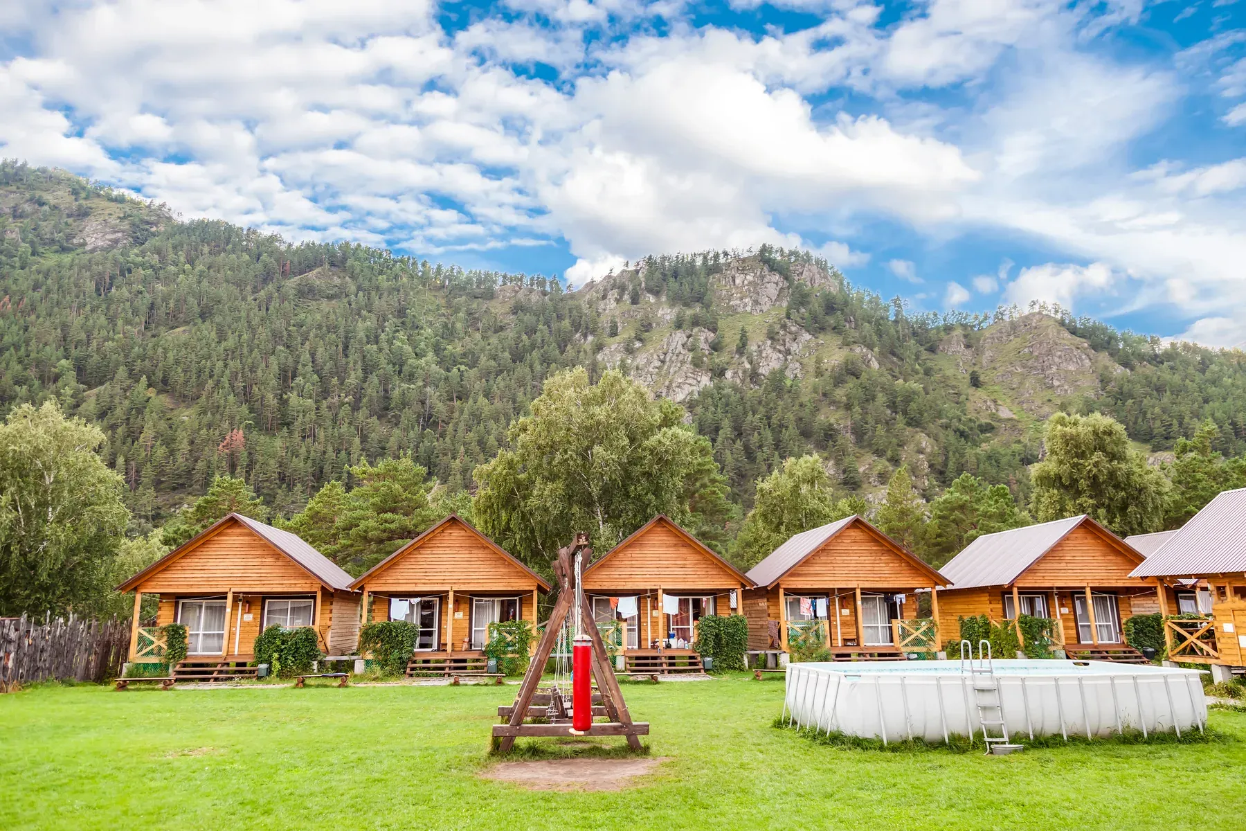 Log Cabins for Glamping and Holiday Rentals: What Works and What Pays